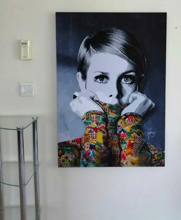 British model Twiggy who set the new desirable look in the sixties is portrayed in this contemporary art painting by Kristel Bechara