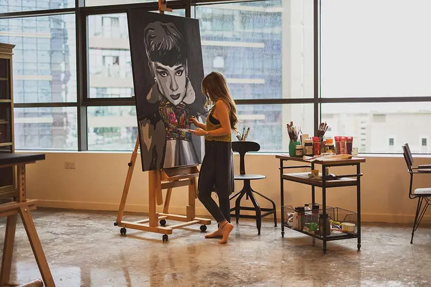 Blog 1 Kristel Bechara shares 3 things that helped her become a successful art entrepreneur but have also helped her evolve in her art journey..