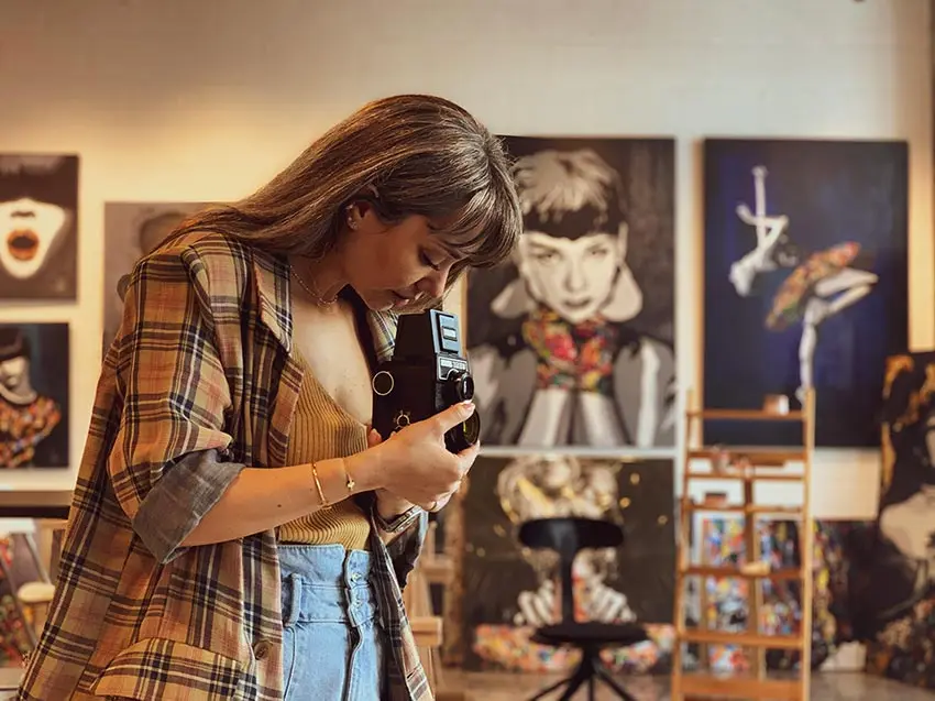 Blog 5 In the evolving landscape of the art world, a fascinating transition is underway—from traditional studio art to the boundless digital realm..